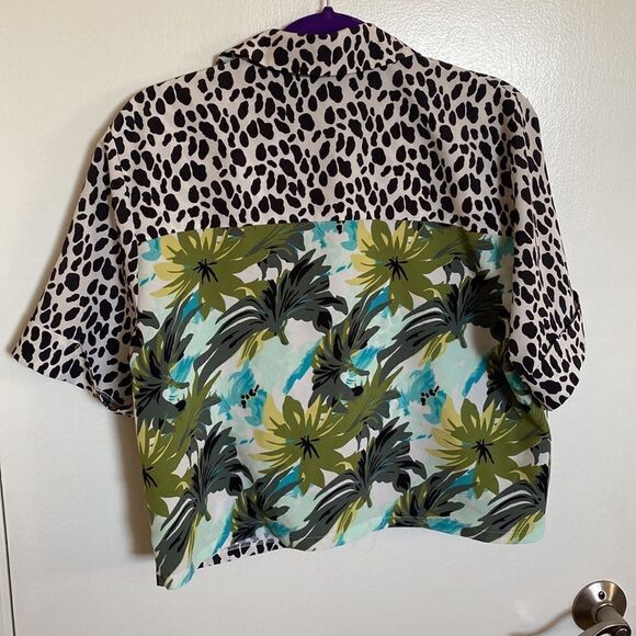 Kendall & Kylie Leopard Print Crop Top Button Down- Size small - Picture 6 of 9